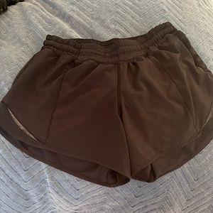 Lululemon Black Hotty Hot Shorts Sz 6/ 2.5 length